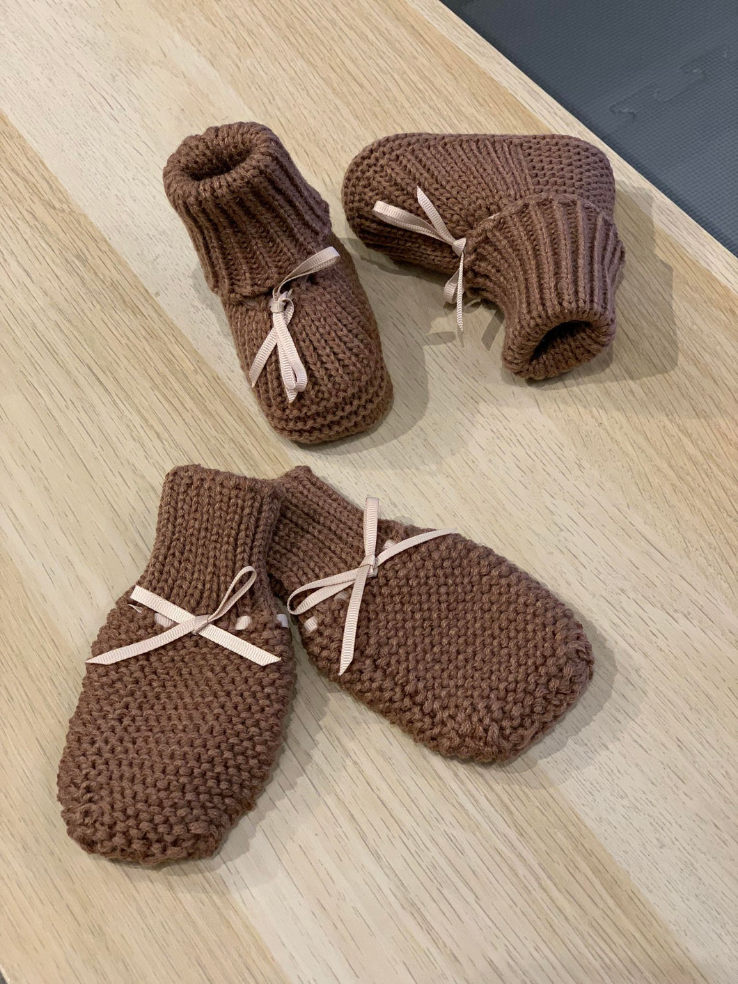 Knitted Baby Boots & Mittens - Coffee