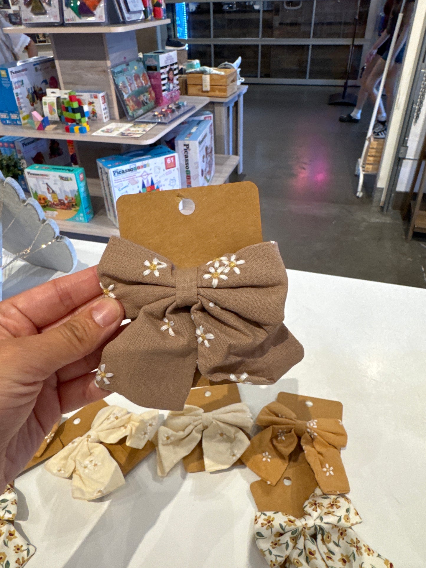 Medium Bow Clip (1pc)