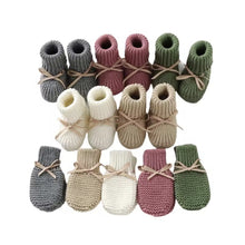 Load image into Gallery viewer, Knitted Baby Boots &amp; Mittens - Purple
