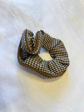 Load image into Gallery viewer, Pattern Scrunchie
