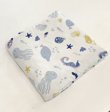 Load image into Gallery viewer, Soft Velvet Dotted Baby Quilt - Ocean
