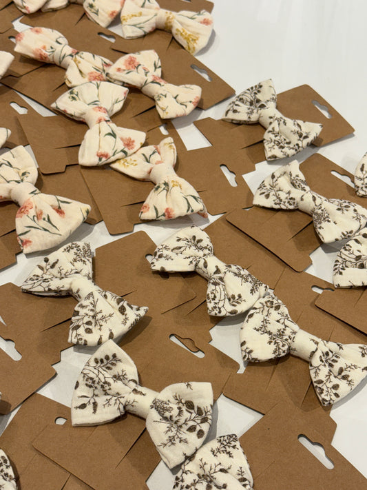Baby Bow Clip (Beige Flowers)