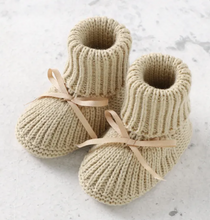 Load image into Gallery viewer, Knitted Baby Boots &amp; Mittens - Beige
