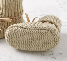 Load image into Gallery viewer, Knitted Baby Boots &amp; Mittens - Beige
