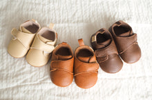 Load image into Gallery viewer, Baby’s first grip shoes - Chocolate
